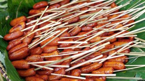 A05ATN Philippines Food, Fried Bananas on Skewers. Image shot 2003. Exact date unknown.